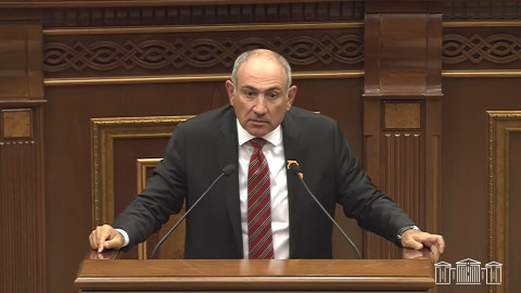 300 minlik azərbaycanlı mövzusu saxta, uydurma bir mövzudur, heç vaxt belə bir şey olmayıb, yoxdur və olmayacaq da։ Paşinyan