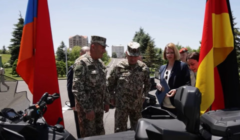 Claudia Busch հands օver 16 snowmobiles to Ministry of Defense on behalf of German Federal Government