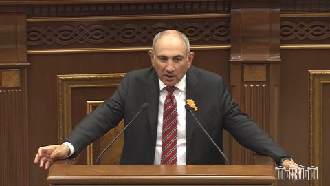 Ղարաբաղի դրոշների առկայությունը մեր երկրի խորհրդարանում պատերազմի սպառնալիք է. Փաշինյան