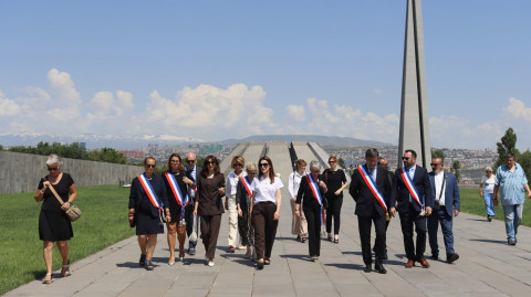 Vyana meri başda olmaqla nümayəndə heyətinin üzvləri Erməni Soyqırımı Memorial Kompleksini ziyarət ediblər