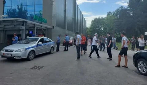 Բիշքեկում վարչական շենքեր են շրջափակվել՝ ռումբի սպառնալիքների պատճառով