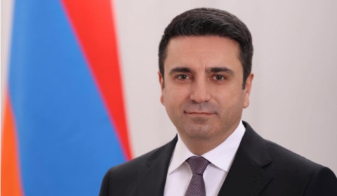 Ալեն Սիմոնյանը ներկայացրել է պատգամավորի երդման՝ առաջարկվող նոր տեքստը, որը կդրվի քվեարկության