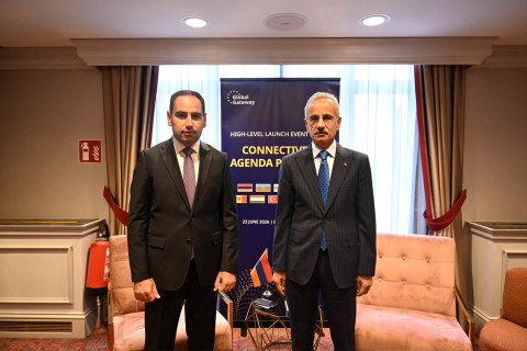 Xudatyan və Türkiyənin nəqliyyat naziri Ani körpüsünün bərpasını müzakirə ediblər