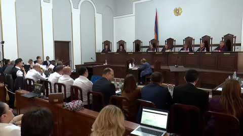 Մանդատների բաշխման նոր կարգ, արդյունքների անվավեր ճանաչում, վերաքվեարկություն. ի՞նչ են պահանջում ՍԴ-ից «Ուժեղ Հայաստանը», «Միասնության թևերը» և ԴՕԿ-ը