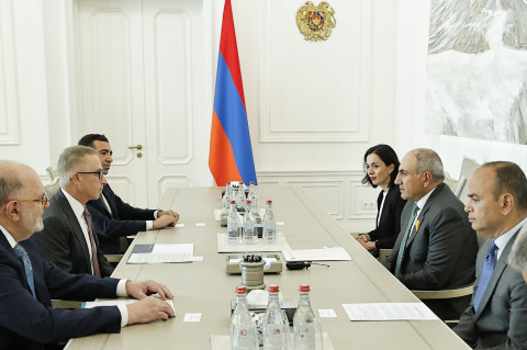 Վարչապետն AMAA բարեգործական ՀԿ–ի նախագահի հետ քննարկել է Վարդենիսում նոր կրթահամալիրի կառուցմանը վերաբերող հարցեր
