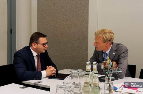 «Դպրոցական սնունդ» ծրագրից մինչև COP17․ ՀՀ ԱԳ փոխնախարարը հանդիպել է ՊՀԾ-ի ղեկավարի պաշտոնակատարի հետ