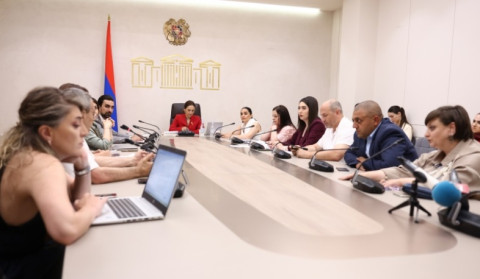 Ընտրակաշառքի համար պատիժը կխստացվի, դատապարտվածներին կարգելվի զբաղեցնել պետական պաշտոններ. օրենսդրական փաթեթը քննարկվել է առաջին ընթերցմամբ