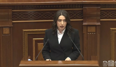 Մեկնարկել է ԱԺ արտահերթ նիստը. ՆԳ նախարարը ներկայացրեց քննարկվելիք նախագծերը