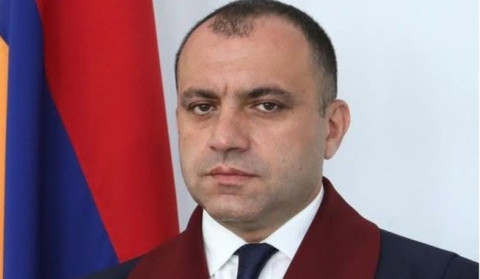 Թող Սահմանադրությունը շարունակի ծառայել որպես մեր պետականության հուսալի հենարան. ՍԴ նախագահ