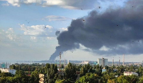 Ukrayna Azov neft anbarlarına dronlarla hücum edib