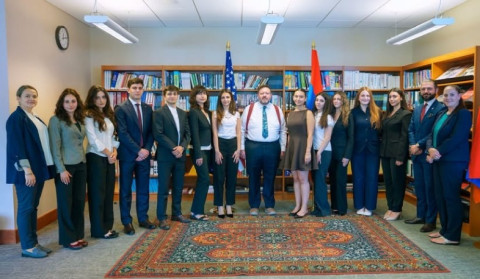 ԱՄՆ գործերի ժամանակավոր հավատարմատարը հանդիպել է  Ամերիկայի հայկական համագումարի ամառային պրակտիկայի ծրագրի մասնակիցների հետ