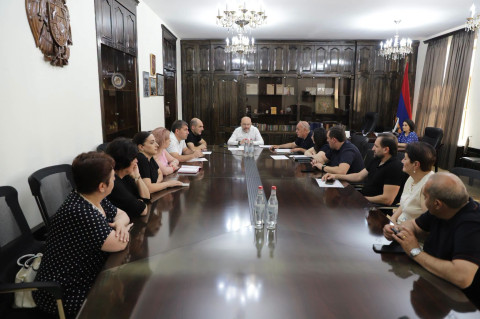Շիրակի մարզպետը մարզում գործող պոլիկլինիկաների տնօրենների հետ աշխատանքային խորհրդակցություն է անցկացրել