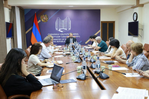 Պապոյանի գլխավորությամբ տեղի է ունեցել նախարարին կից հասարակական խորհրդի նիստ. քննարկվել են պետական աջակցության ծրագրերը