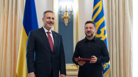 Զելենսկին Թուրքիայի արտգործնախարարին պարգևատրել է «Ծառայությունների համար» 2-րդ աստիճանի շքանշանով