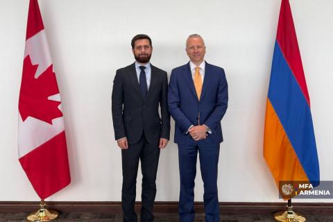 Xİ nazirinin müavini kanadalı həmkarına regional inkişaflar barədə məlumat verir