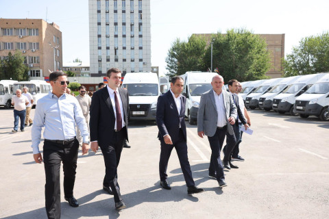 ՏԿԵ նախարարը ծանոթացել է Արարատի մարզի միասնական երթուղային ցանցի նոր տրանսպորտային միջոցների ամբողջական խմբաքանակին