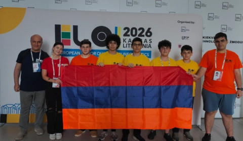 2 արծաթե և 2 բրոնզե մեդալ` Եվրոպայի ինֆորմատիկայի պատանեկան 10-րդ միջազգային օլիմպիադայում