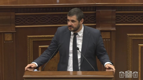 Մեր և ձեր տարբերությունը ո՞րն է, դուք ուզում եք ժողովրդին գործի ընդունել ձեզ մոտ, մենք ուզում ենք գործի ընդունվել ժողովրդի մոտ. Եղոյանը՝ ընդդիմությանը