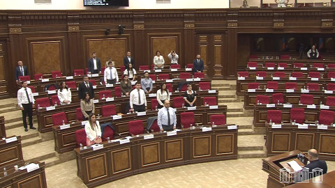 Պատգամավորները 1 րոպե լռությամբ հարգեցին ցեղասպանված ասորիների հիշատակը