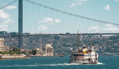Türkiyə boğazlardan gəmiçilik fəaliyyətini bərpa edir: Bloomberg