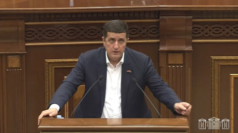 ԱԺ-ն քննարկում է տարածքային կառավարման հարցերի հանձնաժողովի նախագահի պաշտոնում Դավիթ Ղազինյանի թեկնածության հարցը