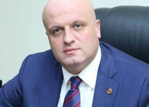 Դատախազությունը պահանջում է ՊԵԿ Գուգարքի բաժնի նախկին պետ Ասատուր Սահակյանից հօգուտ պետության բռնագանձել անշարժ և շարժական գույքեր, շուրջ 194 միլիոն դրամ