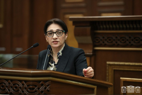 Քննարկվում է ԱԺ մարդու իրավունքների պաշտպանության և հանրային հարցերի հանձնաժողովի նախագահի պաշտոնում Լիլիթ Գալստյանի թենածությունը