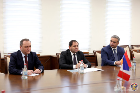 Achievements of Armenia-France defense cooperation discussed: Papikyan received Decottignies