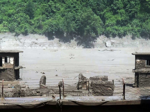 Death toll from Nepal flash floods rises to 162, hundreds still missing