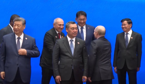 ŞƏT+ formatlı görüşdən əvvəl qarşılanma mərasimi və birgə fotosessiya baş tutub