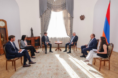 Մհեր Գրիգորյանն ընդունել է ՀՀ-ում դիվանագիտական առաքելությունն ավարտող Ֆրանսիայի դեսպան Օլիվիե Դըկոտինյիին