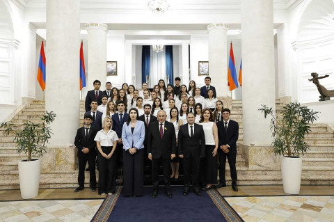 Փրկարարի օրվան ընդառաջ վարչապետը հանդիպել է ՆԳՆ կրթահամալիրի ուսանողների հետ