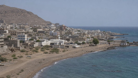 Yemen's Houthis close in on stranglehold over strategic Bab el-Mandeb Strait