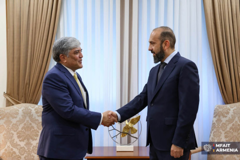 Ararat Mirzoyan discussed prospects for developing cooperation in bilateral and multilateral formats with Ambassador of Pakistan to Armenia