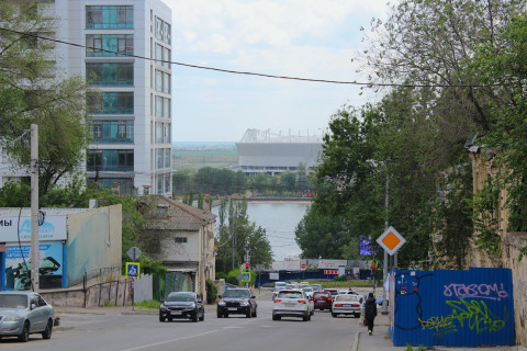 Russia and Ukraine continue mutual strikes