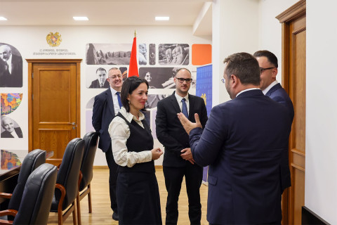 ԿԳՄՍ նախարարը հանդիպել է Հայաստանի Օքսֆորդի շրջանավարտների բիզնես ակումբի ներկայացուցիչների հետ