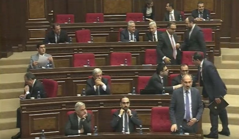 Պատգամավորների հարցերի հիմնական հասցեատերը վարչապետն էր