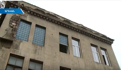 Աղմուկ՝ Մնջախաղի թատրոնին տրամադրված տարածքի շուրջ