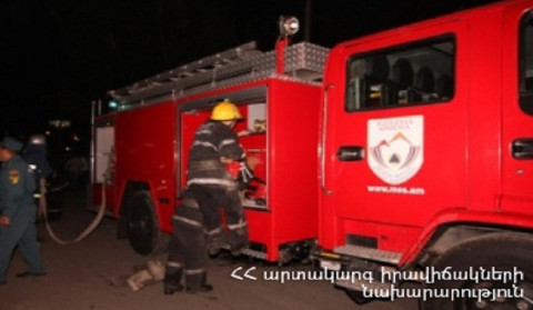 Ուշ երեկոյան ԱԻՆ-ը ահազանգ է ստացել, որ Մաշտոցի պողոտայում մեքենա է այրվում