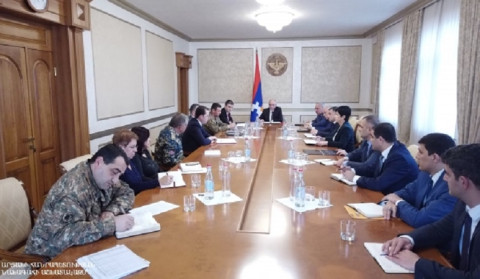 Բակո Սահակյանն ընդլայնված խորհրդակցություն է հրավիրել՝ կորոնավիրուսի դեմ պայքարի շրջանակներում