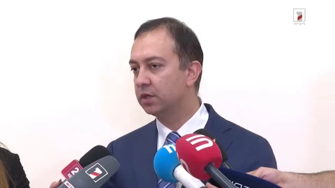 8 տարի հետո այս հարցին անդրադառնալը նույնիսկ փոքր-ինչ ուշացած է. Աղաջանյանը՝ պետական մարմիններում վարձատրության բարձրացման մասին