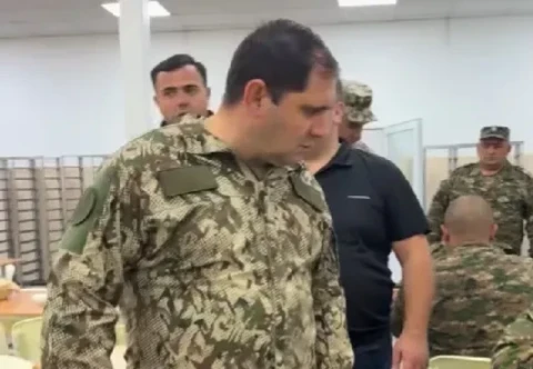 Սուրեն Պապիկյանը ՊՆ զորամասերից մեկում հետևել է սննդի պատրաստման գործընթացին