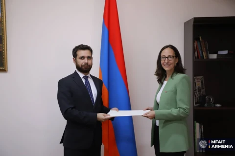 Կանադայի նորանշանակ դեսպանն իր հավատարմագրերի պատճենն է հանձնել ՀՀ ԱԳՄԱ նախարարի տեղակալին