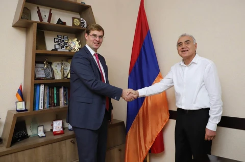 Հայաստանի շախմատի ակադեմիան հյուրընկալել է ՖԻԴԵ-ի նորընտիր նախագահին