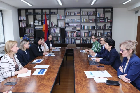 ՀԲ ներկայացուցիչների հետ քննարկվել են երեխաների խնամքի ծառայությունների զարգացման և կանանց զբաղվածության խթանման հարցերը