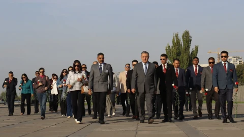 Հնդկաստանի պաշտպանական կառավարման քոլեջի պետի գլխավորած պատվիրակությունն այցելել է Հայոց ցեղասպանության հուշահամալիր