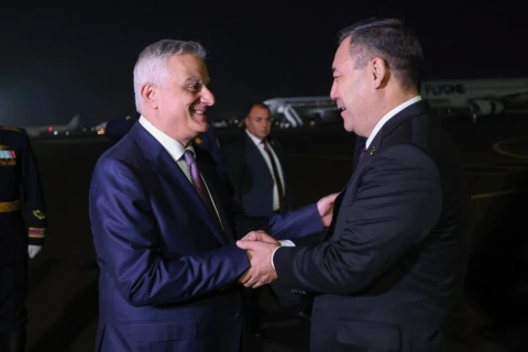Հայաստան է ժամանել Ղրղզստանի Հանրապետության նախագահ Սադիր Ժապարովը