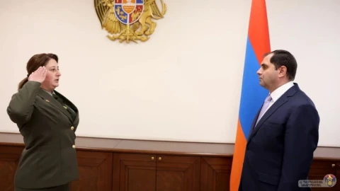 Սուրեն Պապիկյանը մի խումբ սպաների կոչումներ է շնորհել
