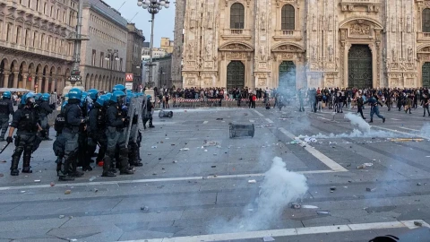 Protests in Milan; more than 200 people arrested