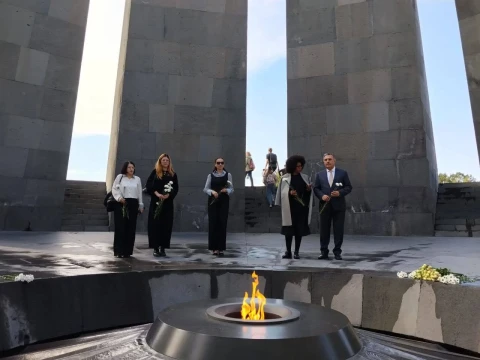 Փարիզի քաղաքապետարանի ներկայացուցիչներն այցելել են Հայոց ցեղասպանության հուշահամալիր